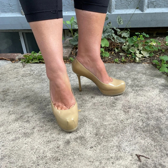 YSL  Saint Laurent Tribtoo Taupe Leather Pumps, size 37.5 - Picture 2 of 16